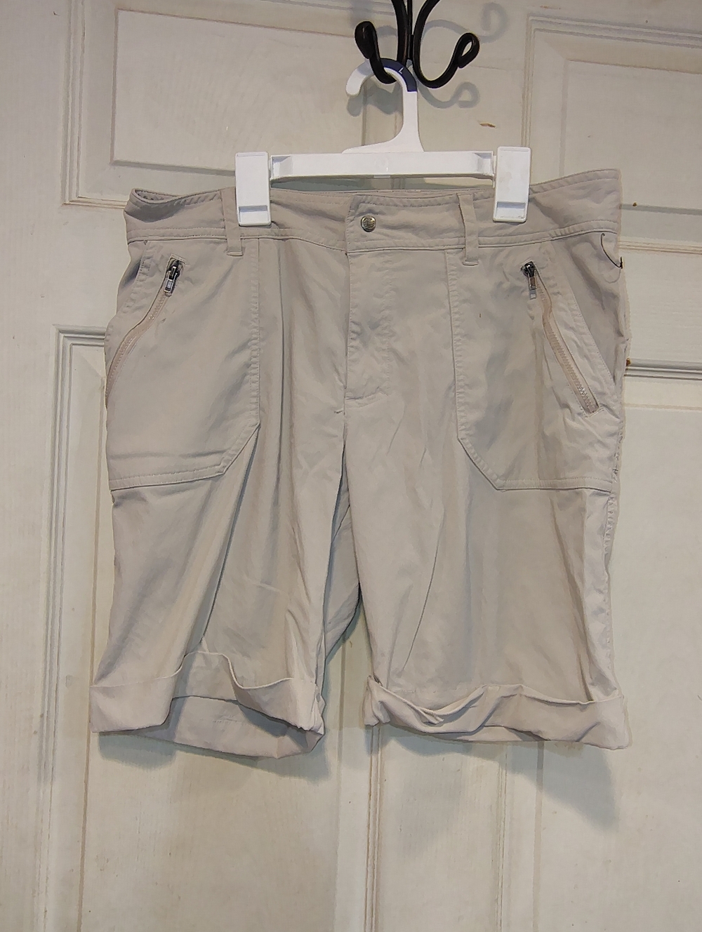 Women's Size 10 Lightweight Casual Cargo Shorts - Beige